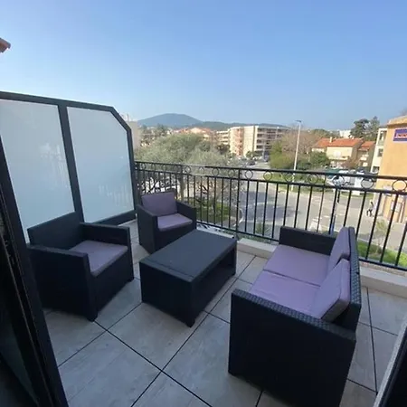 Beautiful Cosy Flat In Downtown Of Maxime דירה *