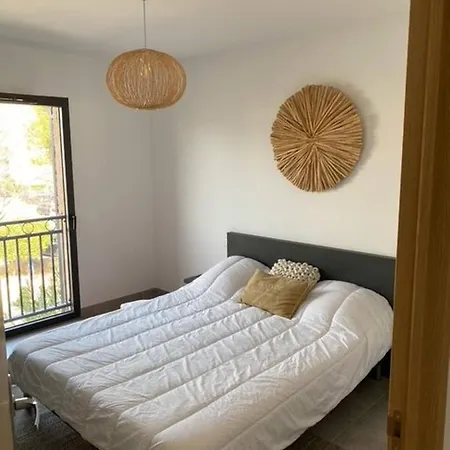 דירה Beautiful Cosy Flat In Downtown Of Maxime סן-מקסים