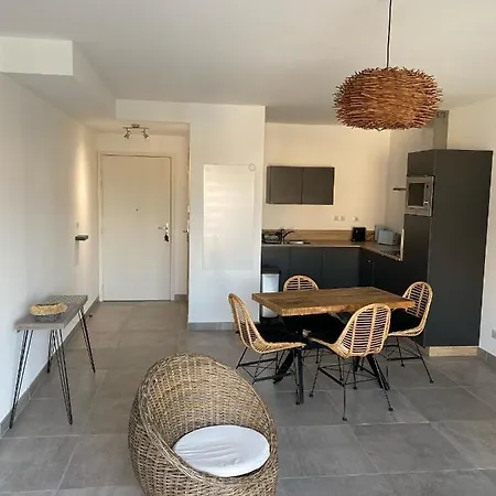 Beautiful Cosy Flat In Downtown Of Maxime *