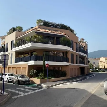Beautiful Cosy Flat In Downtown Of Maxime דירה